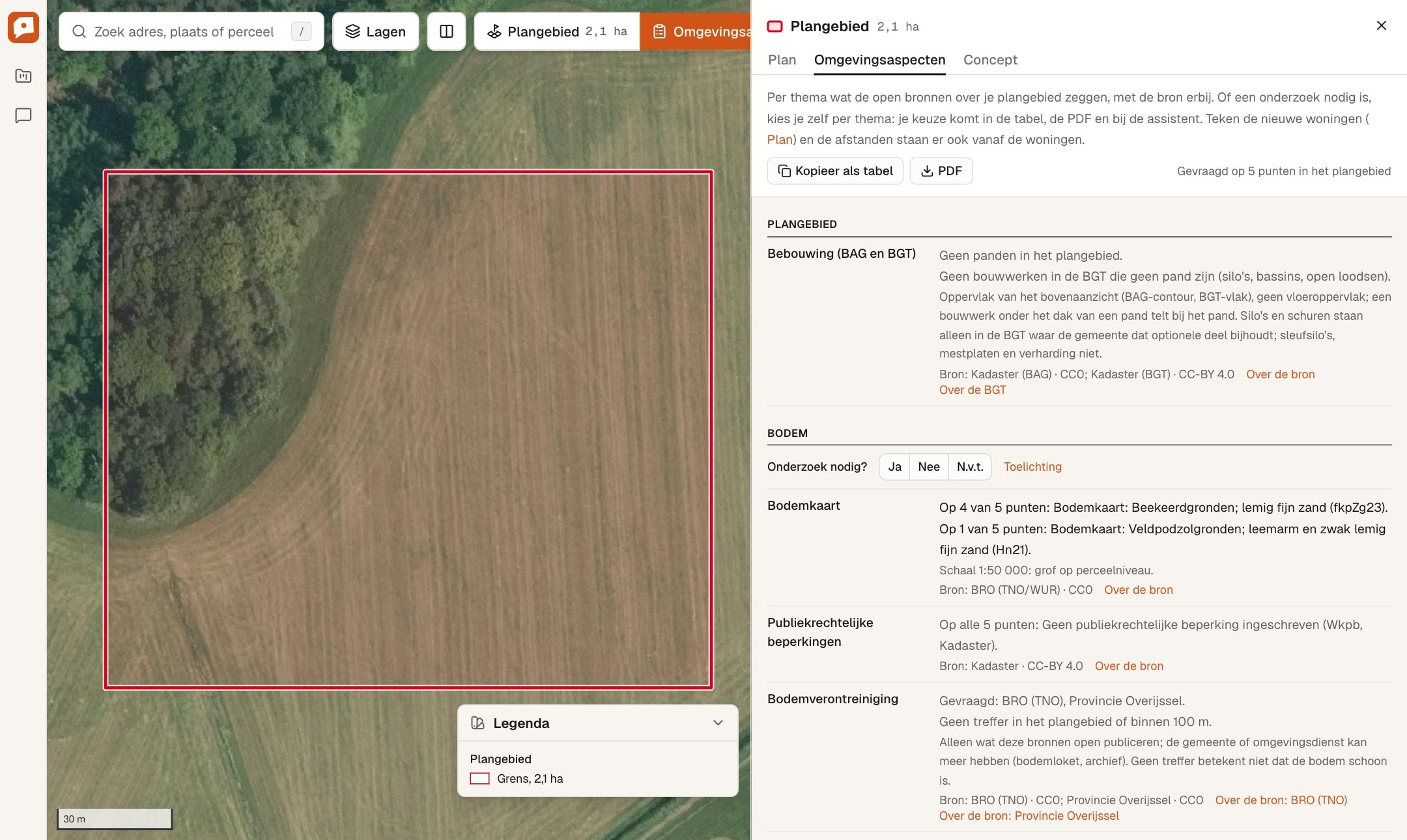 Het paneel met de thema's Plangebied en Bodem: geen panden in het plangebied, de bodemkaart op vijf punten, geen bodemverontreiniging gevonden.